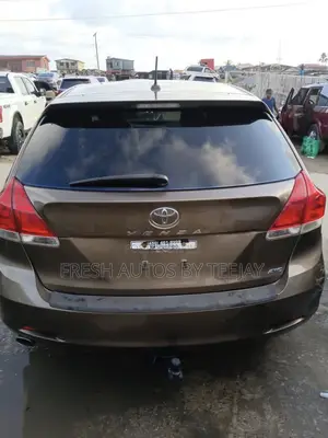 Toyota Venza AWD 2011 Gold