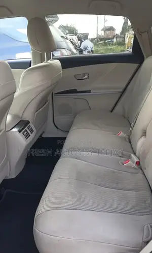 Toyota Venza AWD 2011 Gold