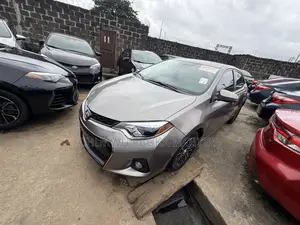 Toyota Corolla LE 4dr Sedan (1.8L 4cyl CVT) 2015 Gold