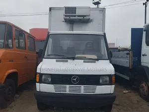 Mercedes Truck  410D Cooling Van 2000model