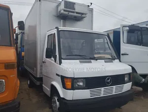 Mercedes Truck  410D Cooling Van 2000model