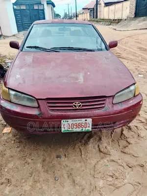Toyota Camry LE 4dr Sedan (2.2L 4cyl 4A) 2000 Red