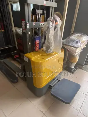 Full Electric Forklift Stacker 2tons