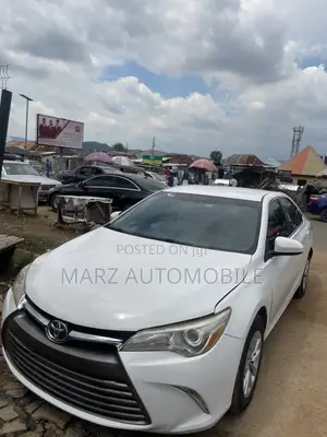 Toyota Camry LE 4dr Sedan (2.5L 4cyl 6A) 2016 White