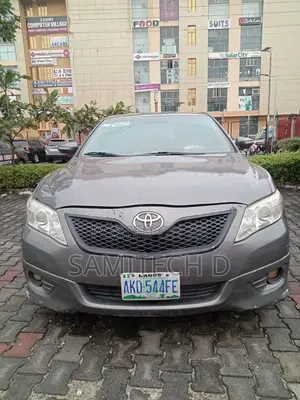 Toyota Camry SE 4dr Sedan (2.5L 4cyl 6AM) 2010 Gray