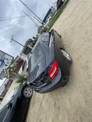 Mercedes-Benz C300 2013 Blue