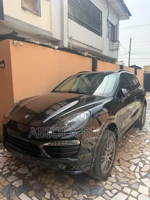 Porsche Cayenne GTS 2013 Black