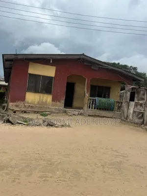 6bdrm House in Okokomaiko for sale