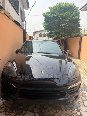 Porsche Cayenne GTS 2013 Black