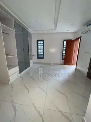 3bdrm Apartment in Lekki Phase 1 for rent
