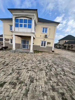 5bdrm Duplex in Orozo for sale