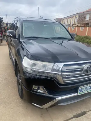 Toyota Land Cruiser 5.7 V8 2011 Black