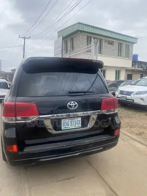 Toyota Land Cruiser 5.7 V8 2011 Black