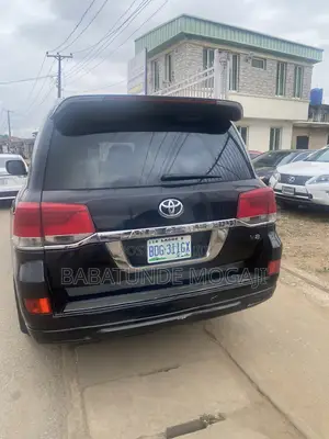 Toyota Land Cruiser 5.7 V8 2011 Black