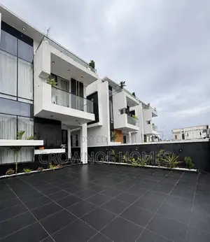 5bdrm Duplex in Ologolo for sale