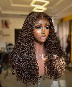 SDD Chestnut Pixie 20”200gram 5by5 298k 
Wigging 7k