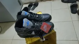 Shoe Saler