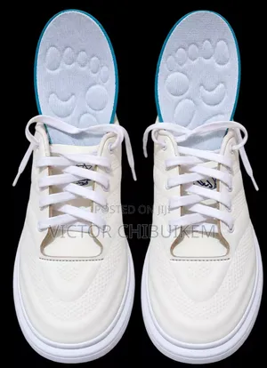 Clean & Stylish Casual/Sport  Barely Worn White Sneakers 👟 – Size 46