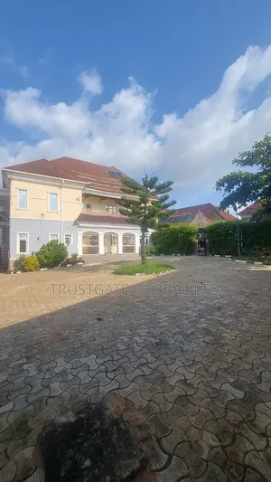 6bdrm Duplex in Broadview Estate, Idu Industrial for sale