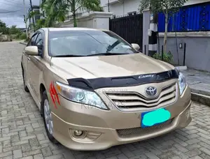 Toyota Camry SE 4dr Sedan (2.5L 4cyl 6AM) 2010 Gold