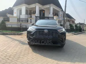 Toyota RAV4 XLE 2022 Black