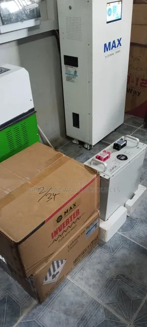 Max 4kw Hybrid Inverter + Luxwatt 3kwh Lithium Battery