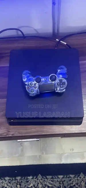 Play Station 4