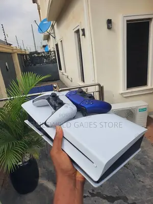 Ps5 Slim 1Tb With 2 Pads Plus 10 Games