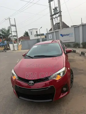 Toyota Corolla 2015 Red