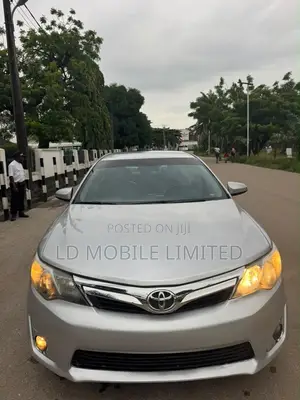 Toyota Camry SE 4dr Sedan (2.5L 4cyl 6A) 2014 Silver