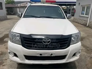 Toyota Hilux 2013 White