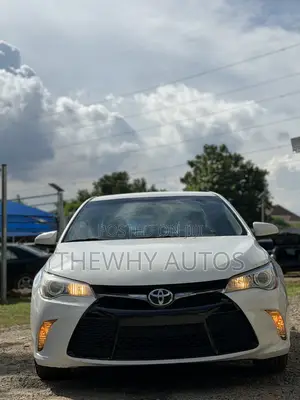 Toyota Camry LE 4dr Sedan (2.5L 4cyl 6A) 2016 White