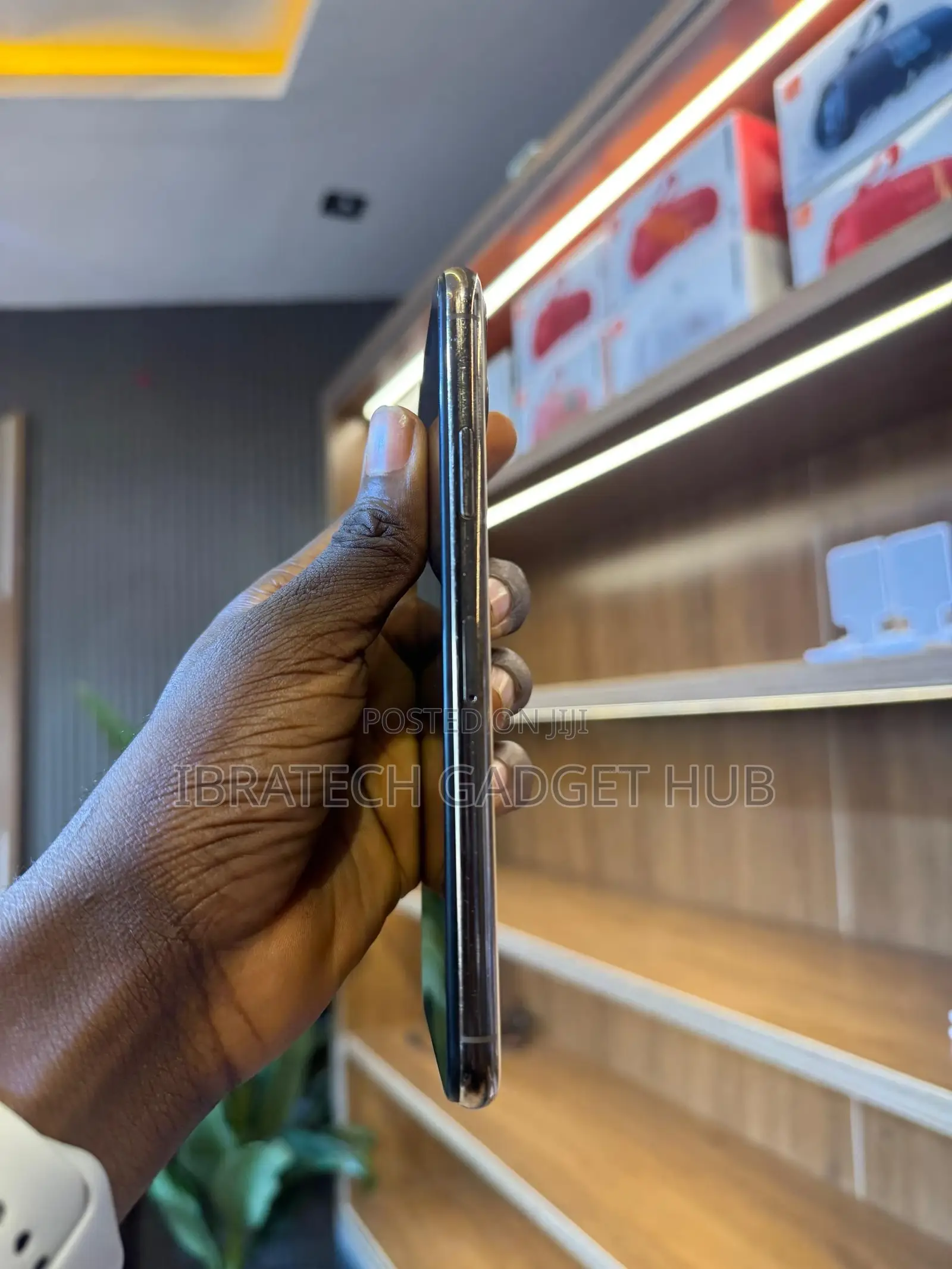 Apple iPhone 11 Pro Max 64 GB Gold