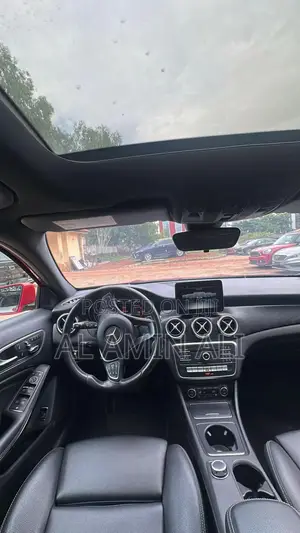 Mercedes-Benz GLA 250 2015 Red