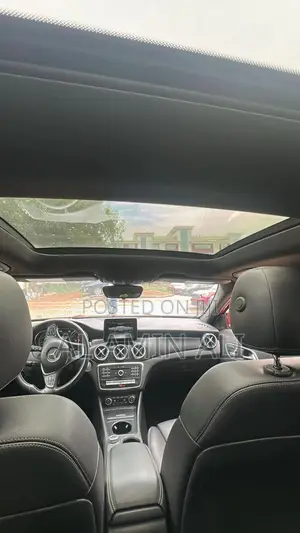 Mercedes-Benz GLA 250 2015 Red