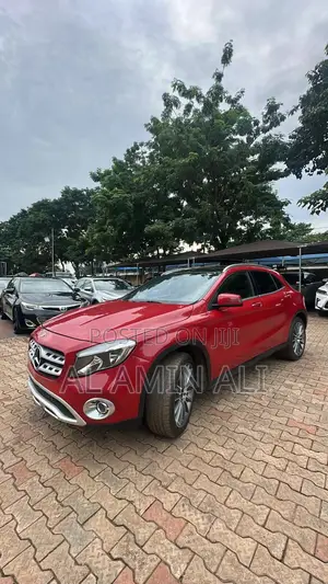 Mercedes-Benz GLA 250 2015 Red