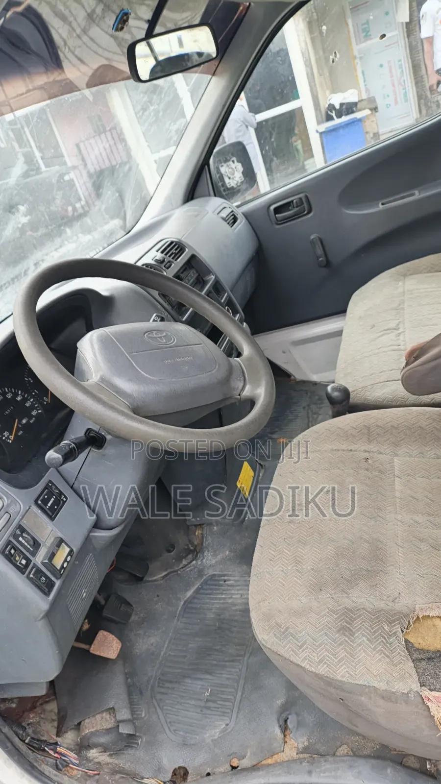 Toyota HiAce 2000 White