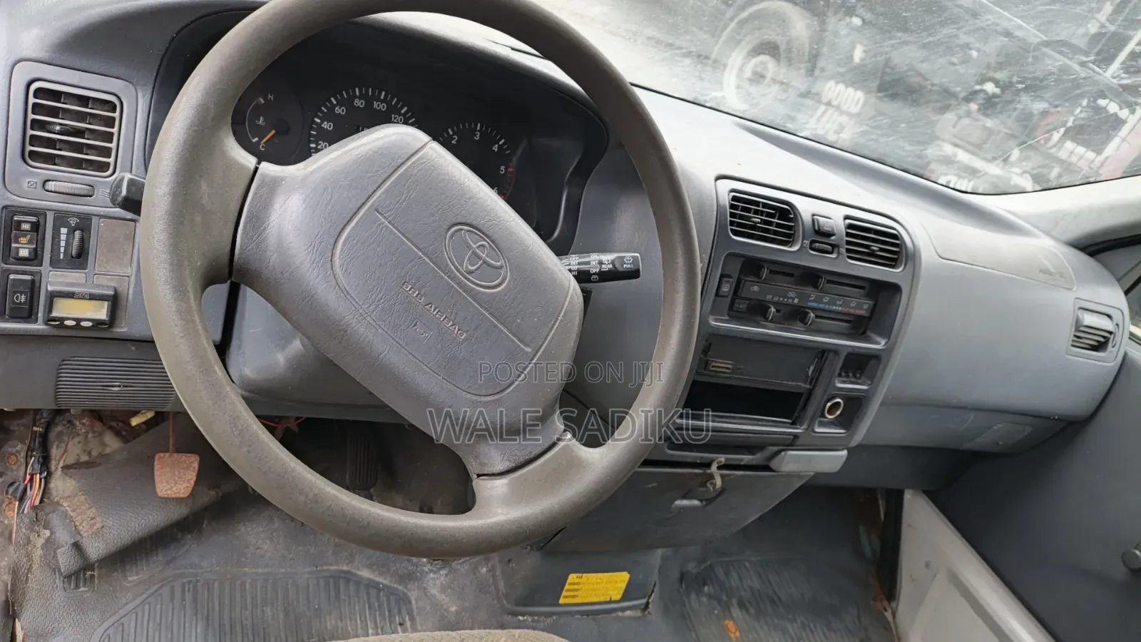 Toyota HiAce 2000 White