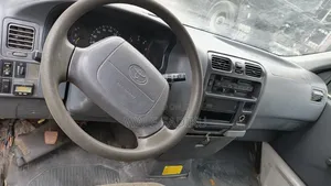 Toyota HiAce 2000 White