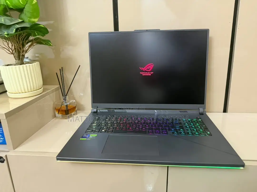 Laptop Asus ROG Strix G18 16GB Intel Core i9 SSD 2T