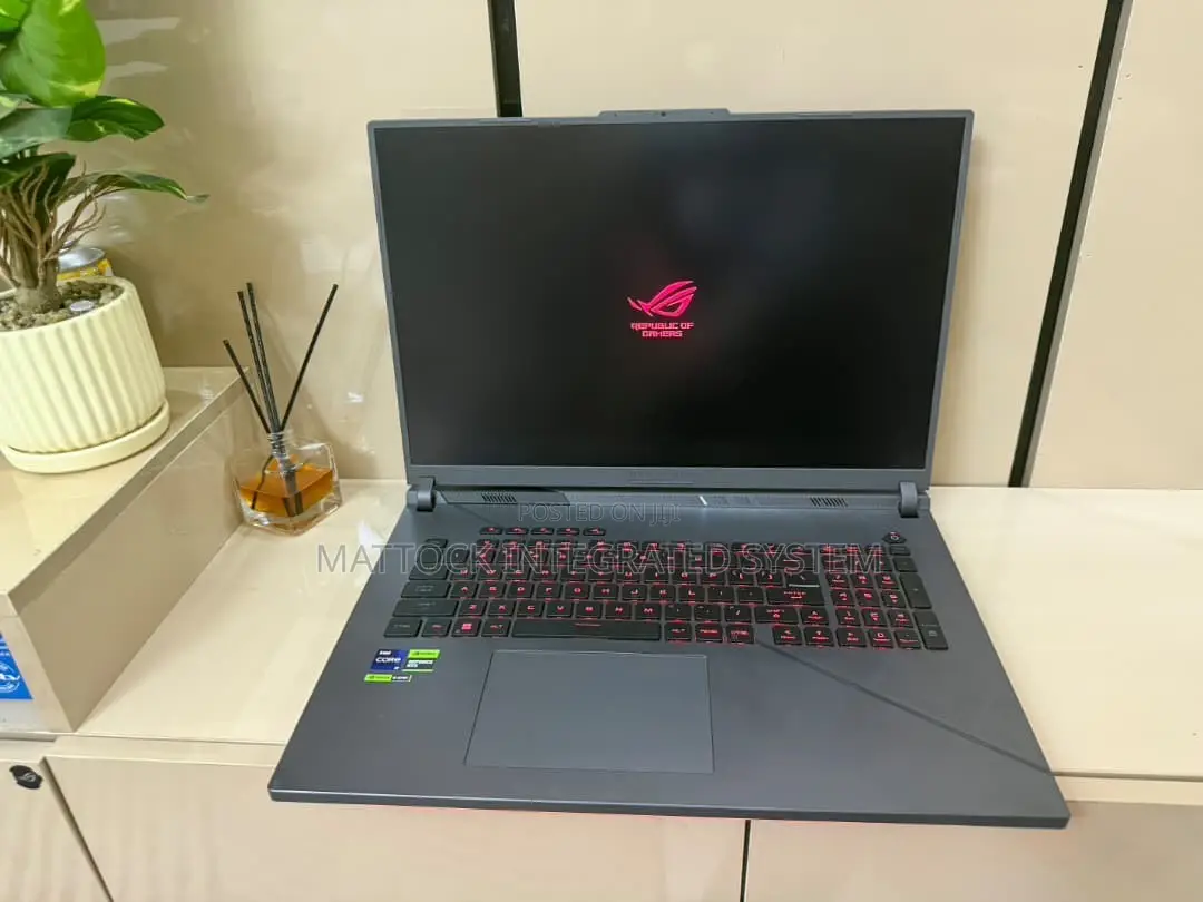 Laptop Asus ROG Strix G18 16GB Intel Core i9 SSD 2T
