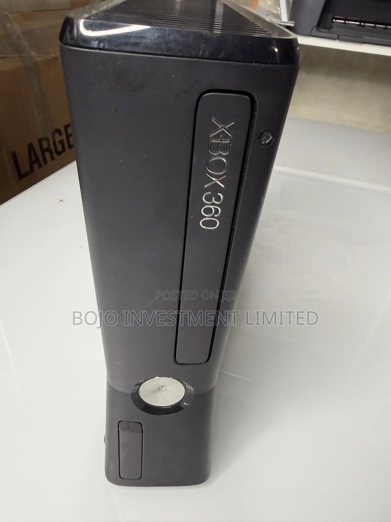 Microsoft XBox 360 Console System Bundle and Controller