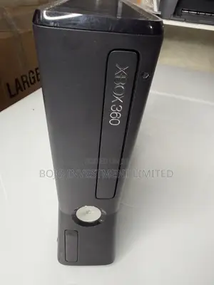 Microsoft XBox 360 Console System Bundle and Controller