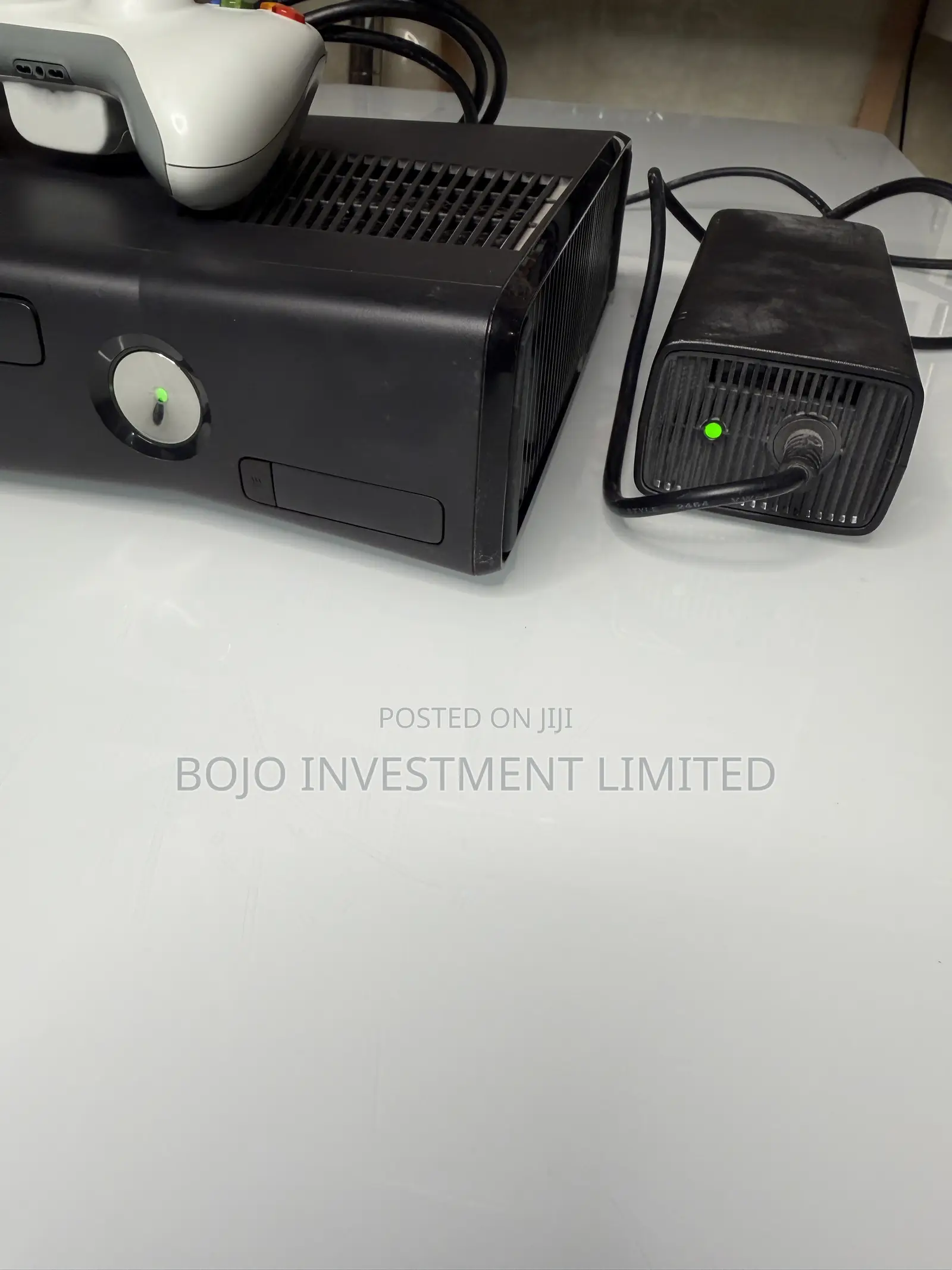 Microsoft XBox 360 Console System Bundle and Controller