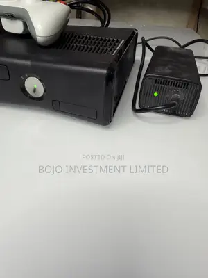 Microsoft XBox 360 Console System Bundle and Controller