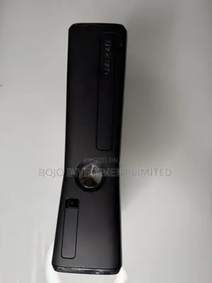 Microsoft XBox 360 Console System Bundle and Controller