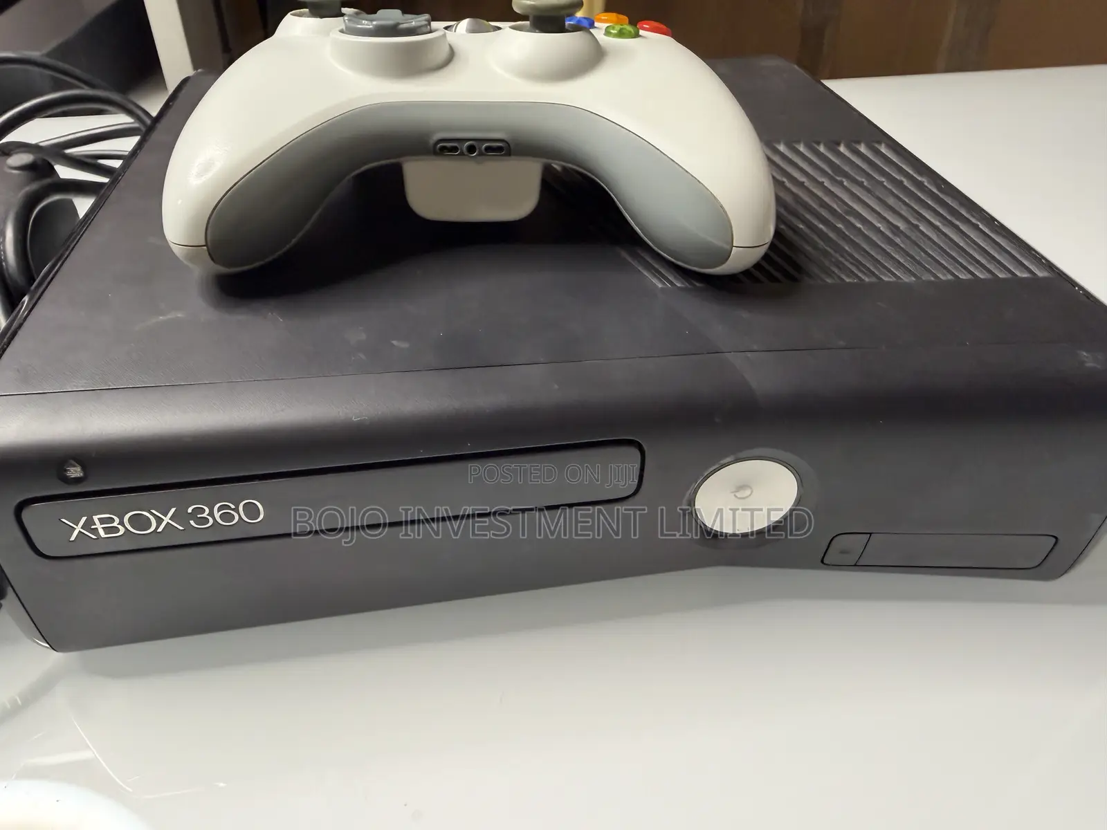 Microsoft XBox 360 Console System Bundle and Controller