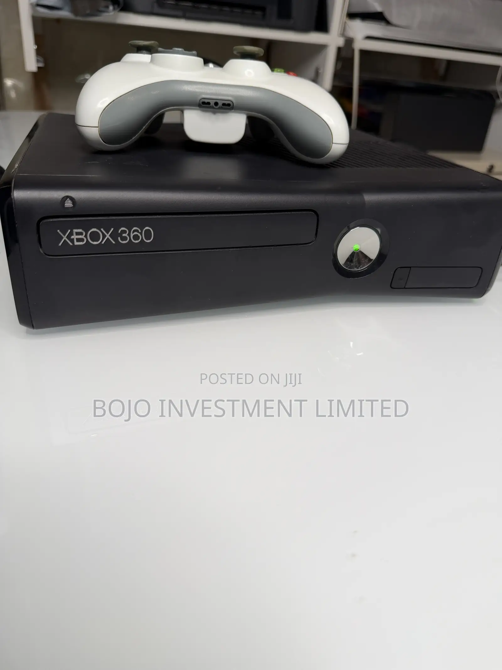 Microsoft XBox 360 Console System Bundle and Controller