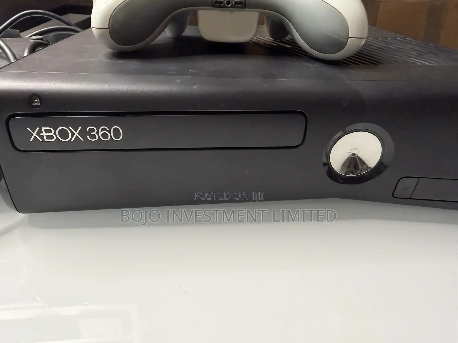 Microsoft XBox 360 Console System Bundle and Controller