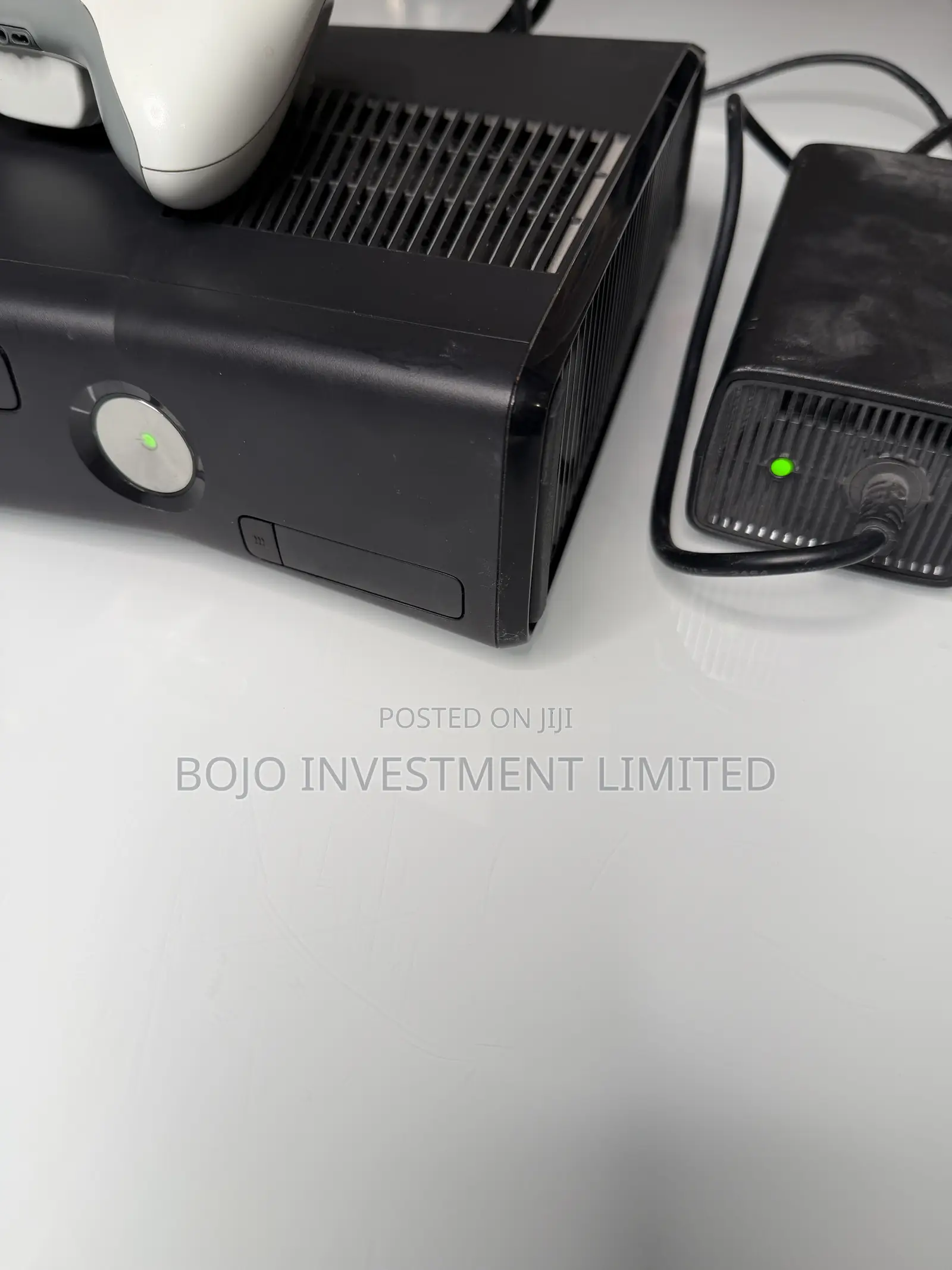 Microsoft XBox 360 Console System Bundle and Controller